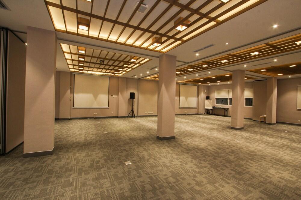 Kuretakeso Kemang Hotel Yakarta Exterior foto