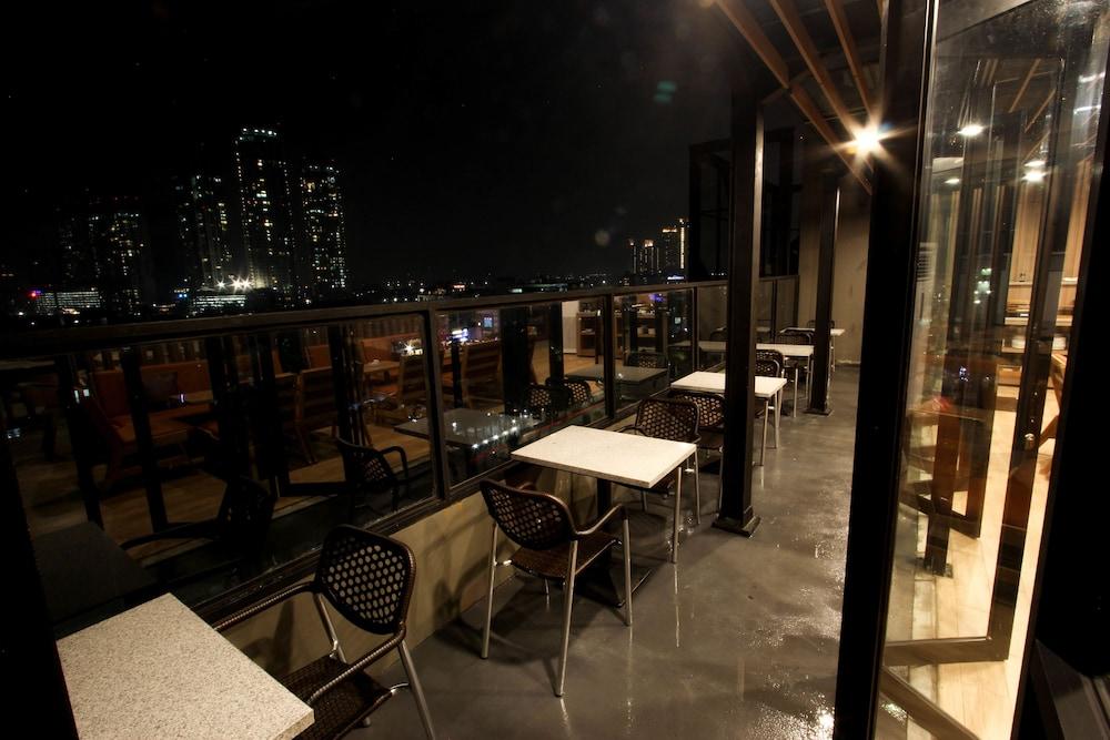Kuretakeso Kemang Hotel Yakarta Exterior foto